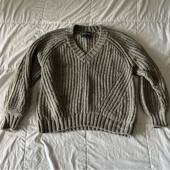 American Eagle V-Neck Sweater - Picture 1 of 3